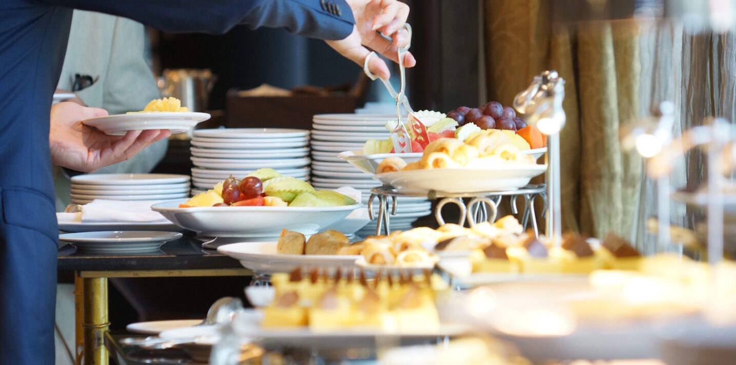 International buffet in the hotel for meetings and seminars, dining together.